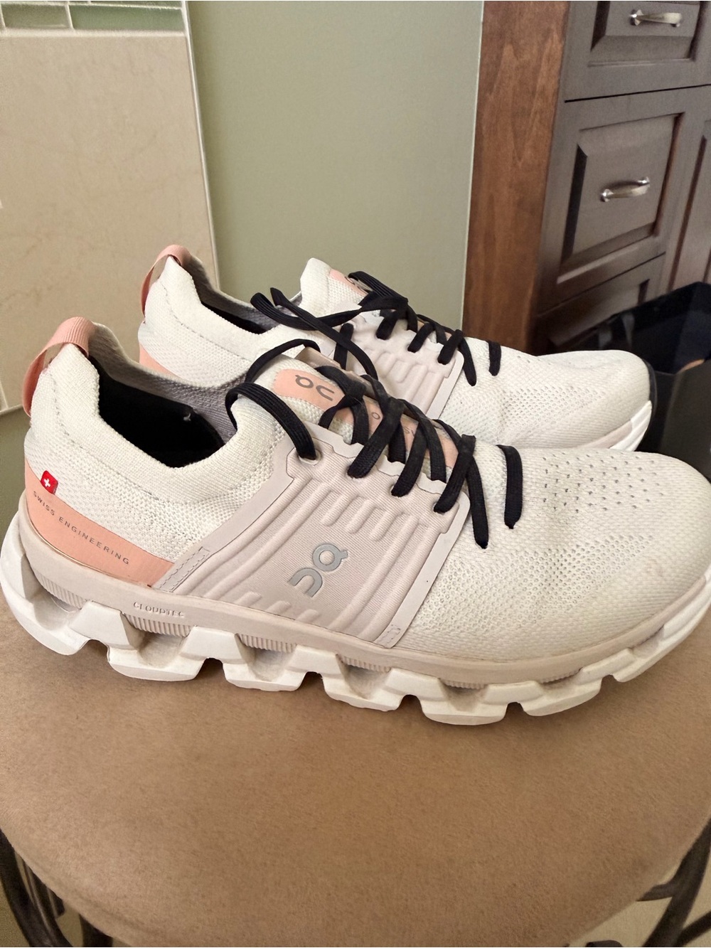 On Running Cloud Women’s Athletic Shoe in White and Light Pink